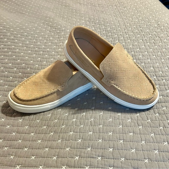 Kurt Geiger Other - Kurt Geiger London Beige Quilted Slip-On Loafers